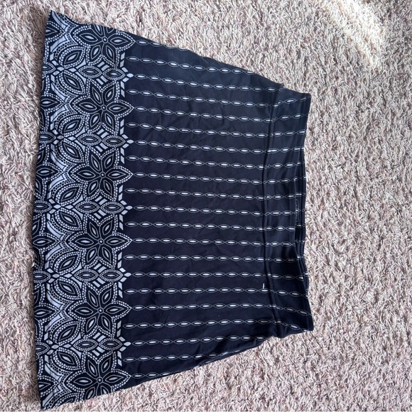 Athleta Pants - Athleta Black Skirt with White Geometric Border